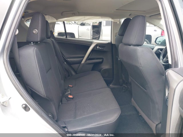 Toyota Rav4 Xle 2018 2T3WFREV2JW512888 Image 8
