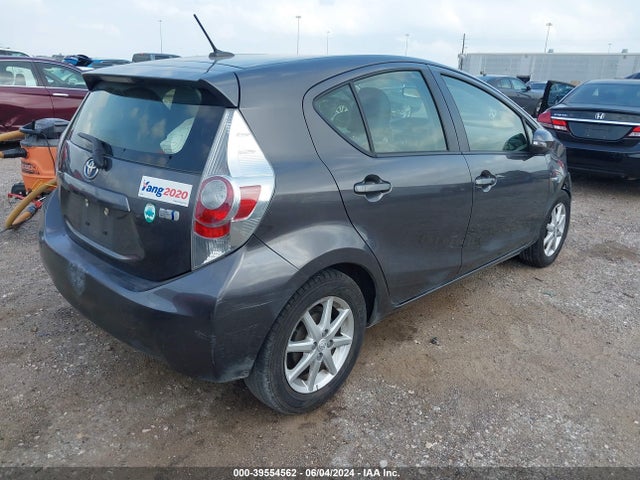 JTDKDTB31E1574100 Toyota Prius C Three