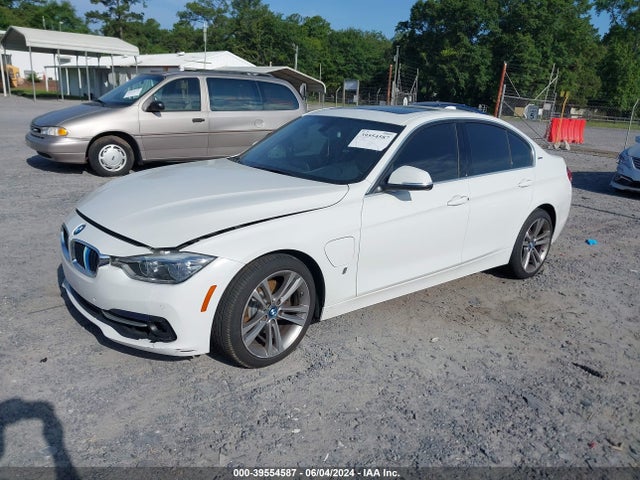 BMW 330e Iperformance 2018 WBA8E1C54JA178424 Image 2