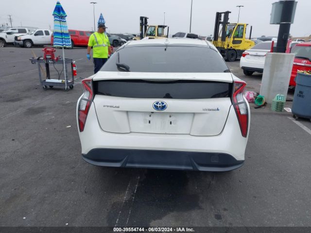 JTDKARFU5G3018782 Toyota Prius Three Touring
