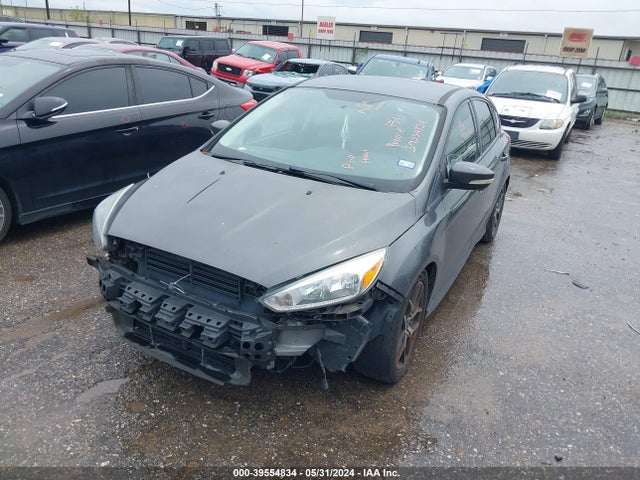 Ford FOCUS SE 2015 1FADP3K28FL240312 Image 2