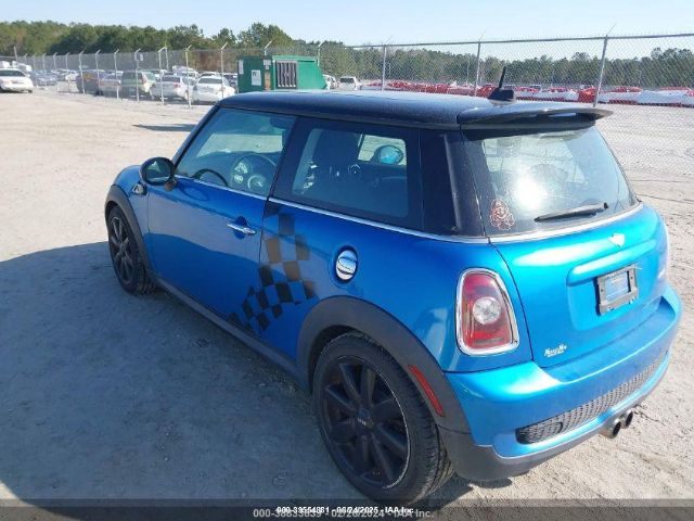 2010 MINI COOPER S WMWMF7C56ATX42514 Photo 2