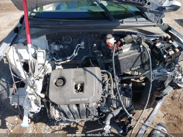 KMHD84LF2HU068138 Hyundai ELANTRA SE