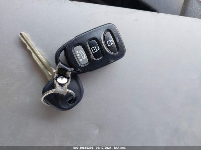 KMHD84LF2HU068138 Hyundai ELANTRA SE