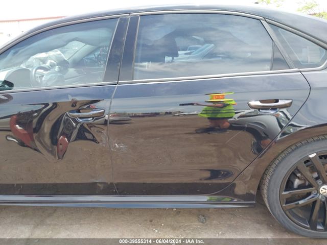 1VWAA7A33JC046521 Volkswagen Passat 2.0t R-line/2.0t S