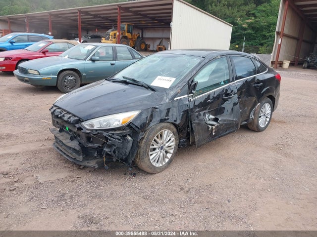 Ford Focus Titanium 2016 1FADP3J27GL236447 Image 2