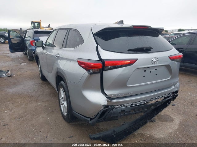 Toyota Highlander Le 2022 5TDBZRBH9NS171887 Image 3