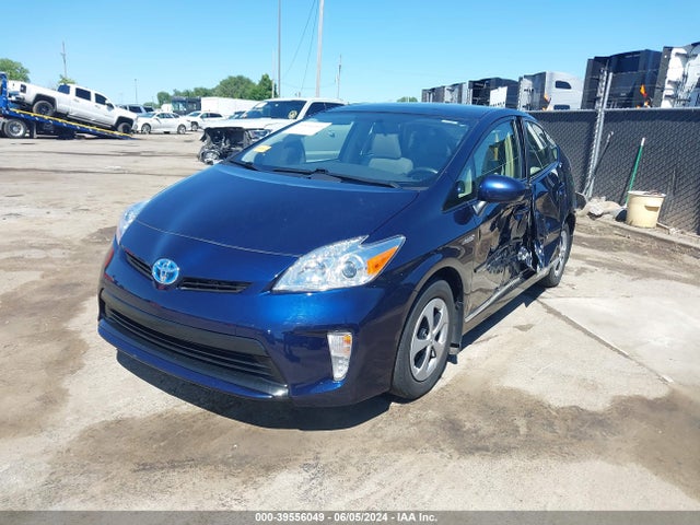 Toyota Prius Three 2014 JTDKN3DU4E0392299 Image 2