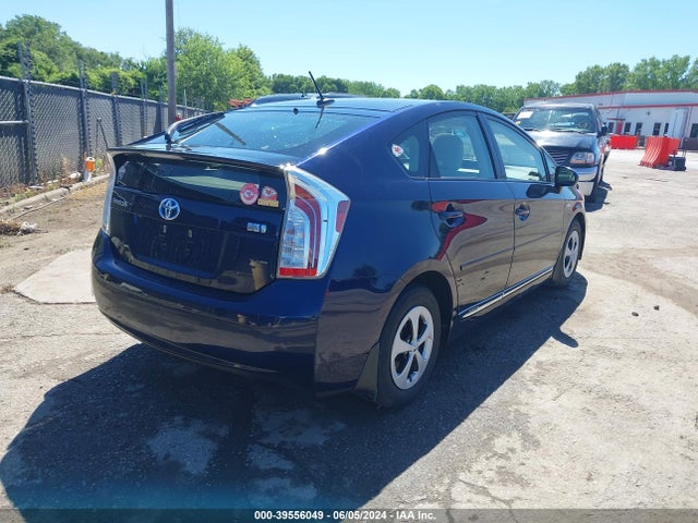 Toyota Prius Three 2014 JTDKN3DU4E0392299 Image 4