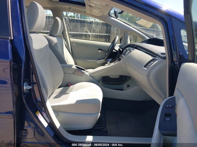 Toyota Prius Three 2014 JTDKN3DU4E0392299 Image 5