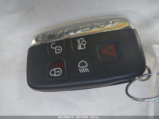 2019 JAGUAR XE SAJAD4FN4KCP44013 Photo 10