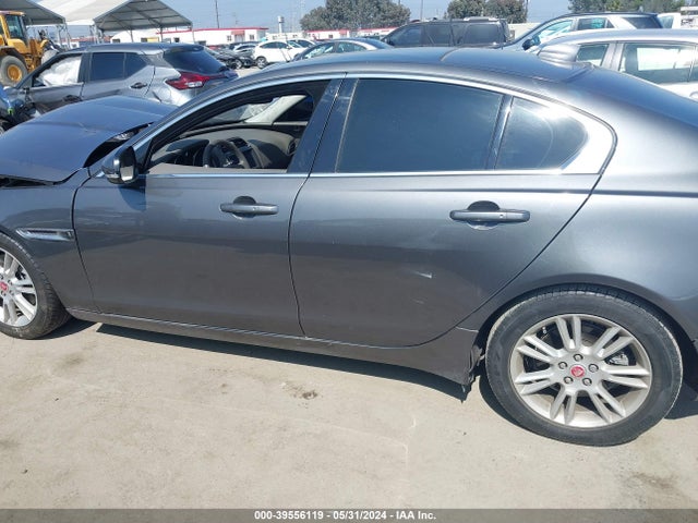 SAJAD4FN4KCP44013 Jaguar Xe 20d Premium