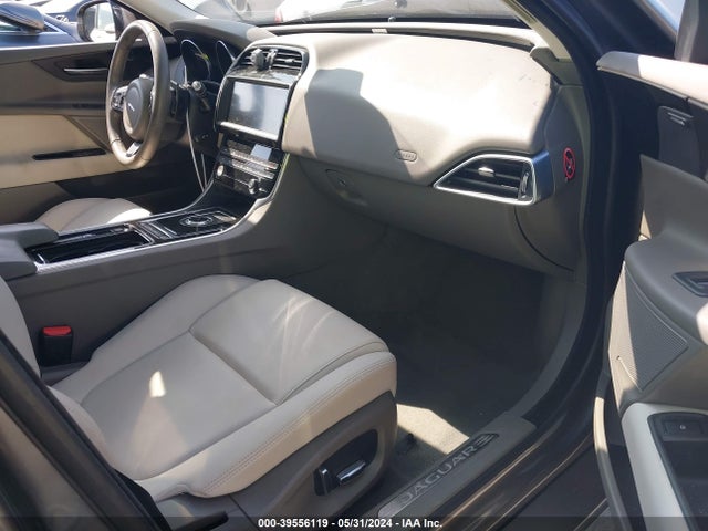2019 JAGUAR XE SAJAD4FN4KCP44013 Photo 4