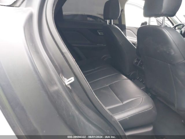 SADCJ2GX3JA203201 Jaguar F-pace 30t Premium