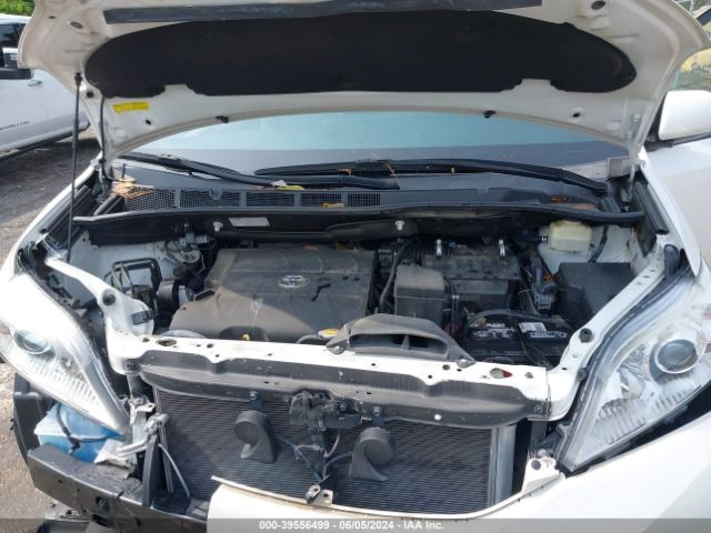 5TDYK3DC9GS752418 Toyota Sienna Xle Premium 8 Passenger