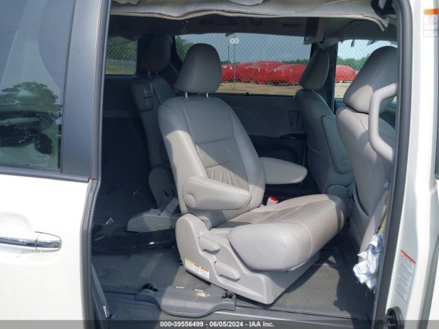 5TDYK3DC9GS752418 Toyota Sienna Xle Premium 8 Passenger