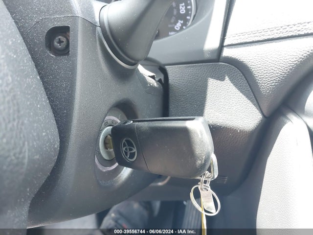Toyota RAV4 LE 2019 JTMK1RFV8KD024085 Image 11