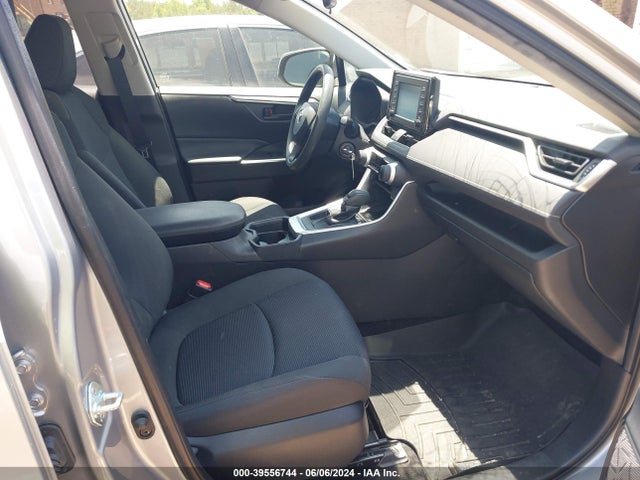 Toyota RAV4 LE 2019 JTMK1RFV8KD024085 Image 5