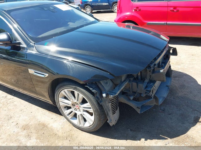 2017 JAGUAR XF SAJBJ4BV2HCY42131 Photo 5