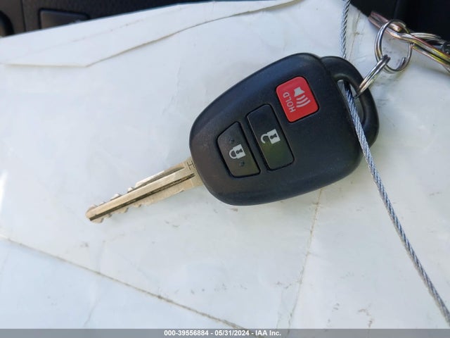 Toyota RAV4 LE 2016 JTMBFREV5GJ051756 Image 11