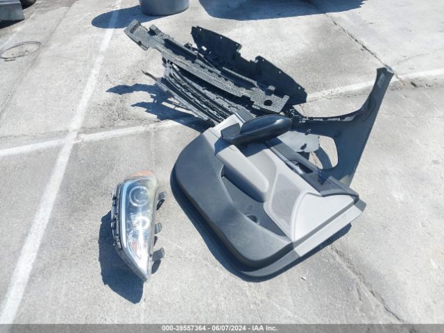 5NPD74LF2JH216120 Hyundai ELANTRA SE