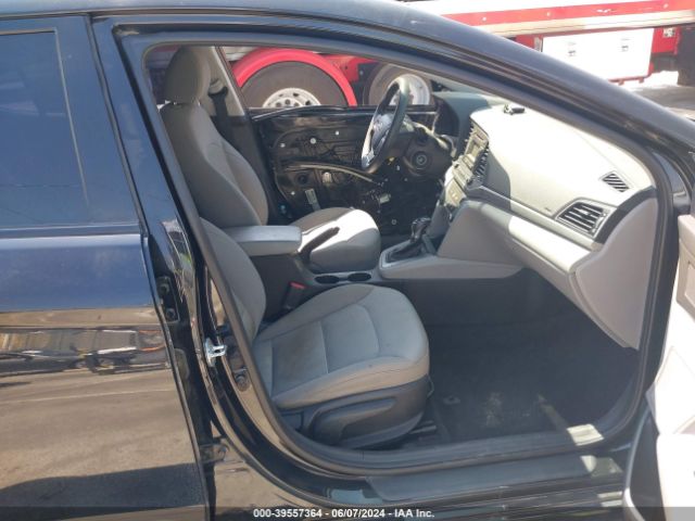 5NPD74LF2JH216120 Hyundai ELANTRA SE