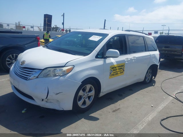 Toyota Sienna Le 8 Passenger 2015 5TDKK3DC5FS615481 Image 2