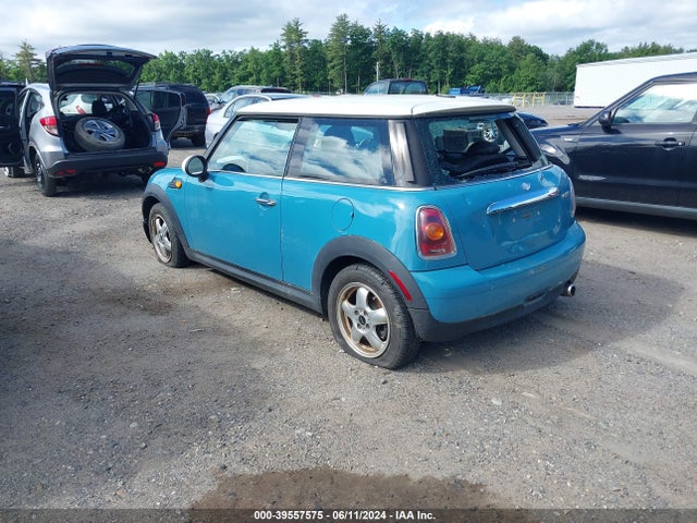 2007 MINI COOPER WMWMF33597TU63673 Photo 2