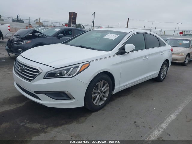 Hyundai SONATA SE 2016 5NPE24AF5GH260868 Image 2