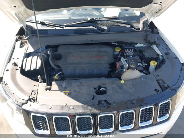 3C4NJCBB0JT408568 Jeep Compass Latitude Fwd