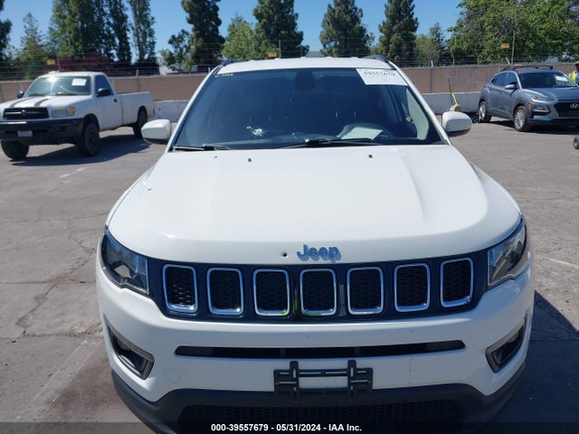 3C4NJCBB0JT408568 Jeep Compass Latitude Fwd