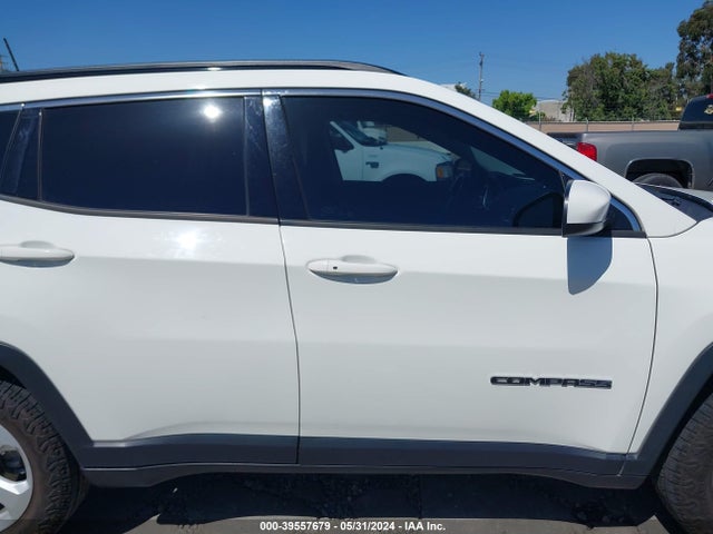 3C4NJCBB0JT408568 Jeep Compass Latitude Fwd