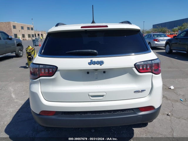 3C4NJCBB0JT408568 Jeep Compass Latitude Fwd