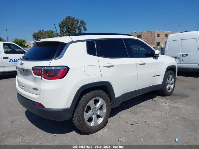 3C4NJCBB0JT408568 Jeep Compass Latitude Fwd
