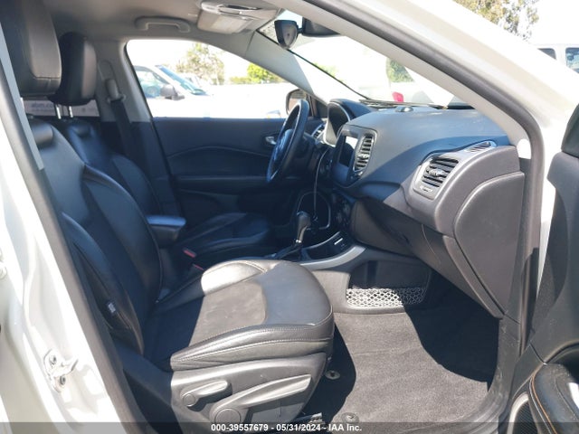 3C4NJCBB0JT408568 Jeep Compass Latitude Fwd