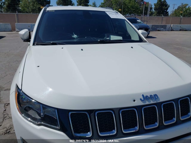 3C4NJCBB0JT408568 Jeep Compass Latitude Fwd