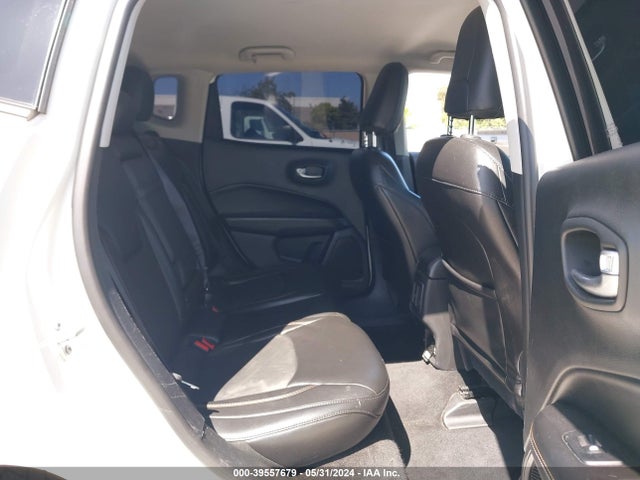 3C4NJCBB0JT408568 Jeep Compass Latitude Fwd
