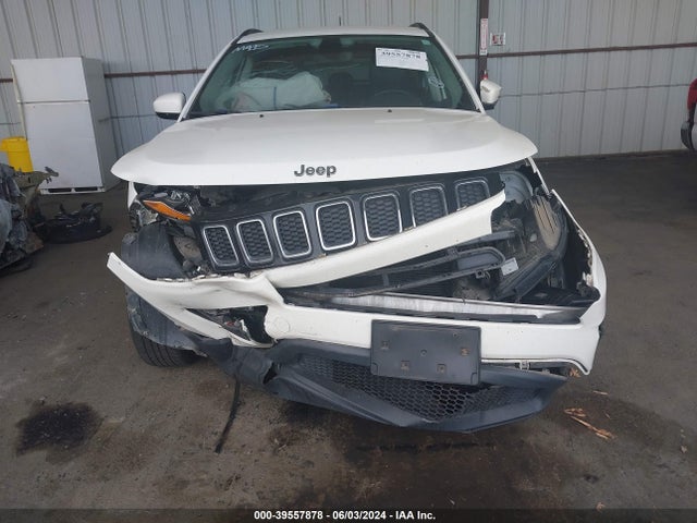 3C4NJCBB8JT466489 Jeep Compass Latitude Fwd