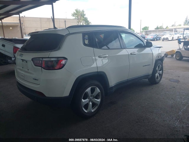 3C4NJCBB8JT466489 Jeep Compass Latitude Fwd