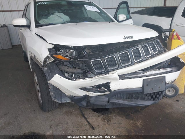 3C4NJCBB8JT466489 Jeep Compass Latitude Fwd
