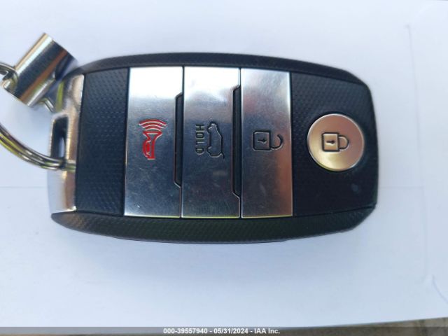 KNDCB3LC0J5202940 KIA NIRO LX