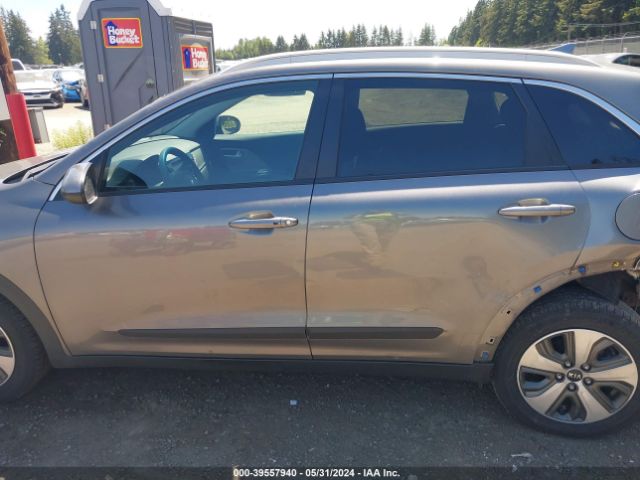 KNDCB3LC0J5202940 KIA NIRO LX
