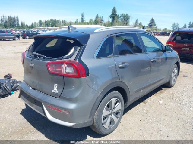 KNDCB3LC0J5202940 KIA NIRO LX