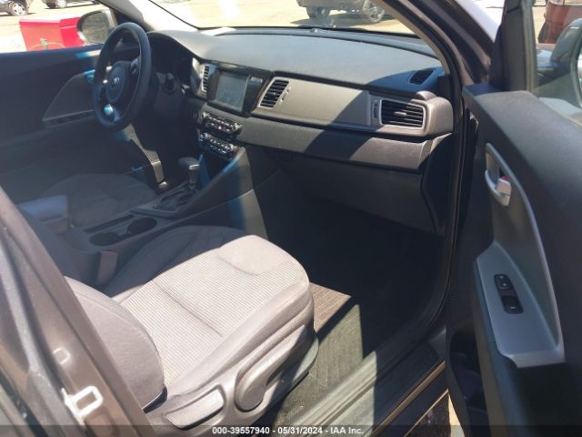 KNDCB3LC0J5202940 KIA NIRO LX