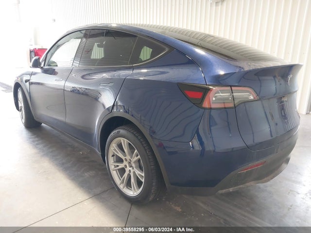 2024 TESLA MODEL Y 7SAYGDEEXRA244425 Photo 2