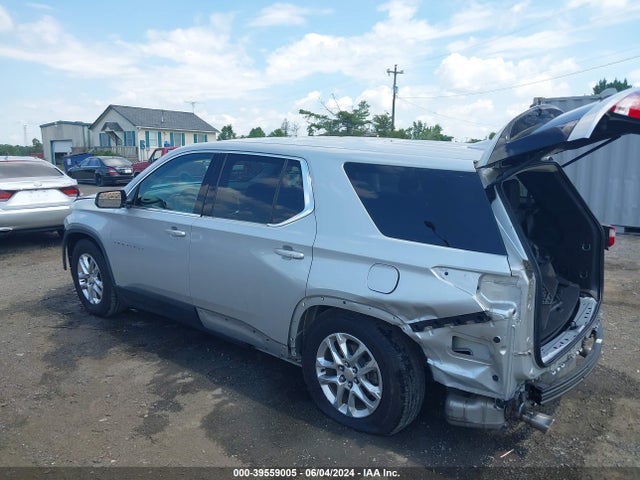 Chevrolet Traverse Ls 2018 1GNERFKW9JJ244944 Image 3