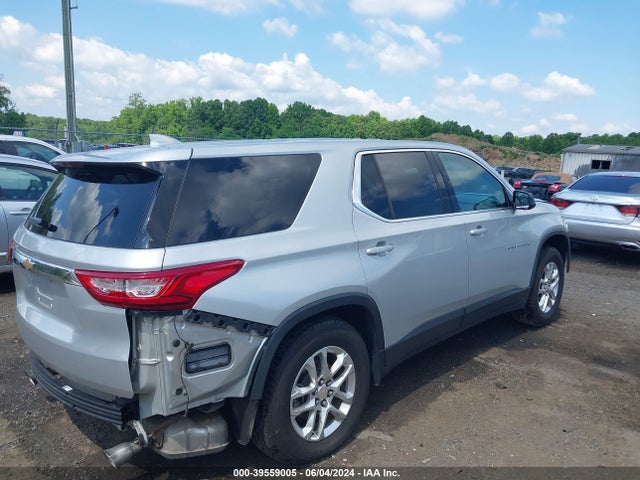 Chevrolet Traverse Ls 2018 1GNERFKW9JJ244944 Image 4