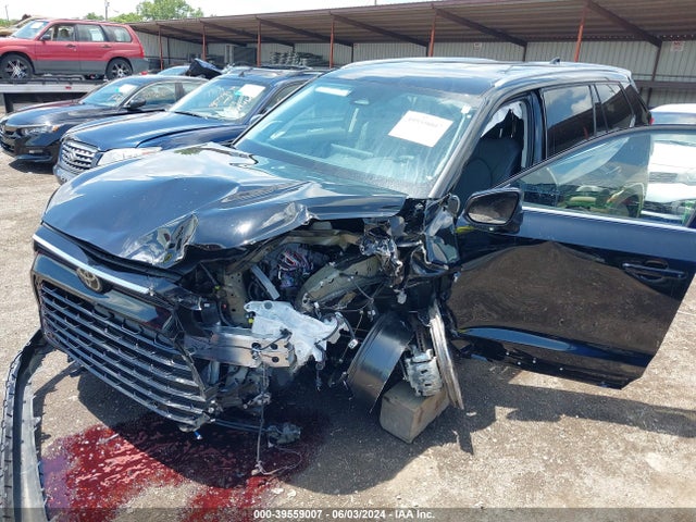 Toyota Grand Highlander Limited 2024 5TDAAAB55RS009724 Image 2