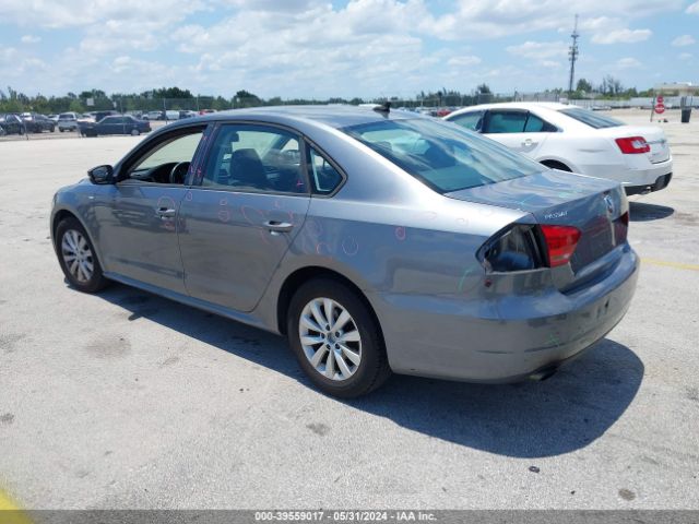 1VWAS7A35FC027618 Volkswagen Passat 1.8t Wolfsburg Edition