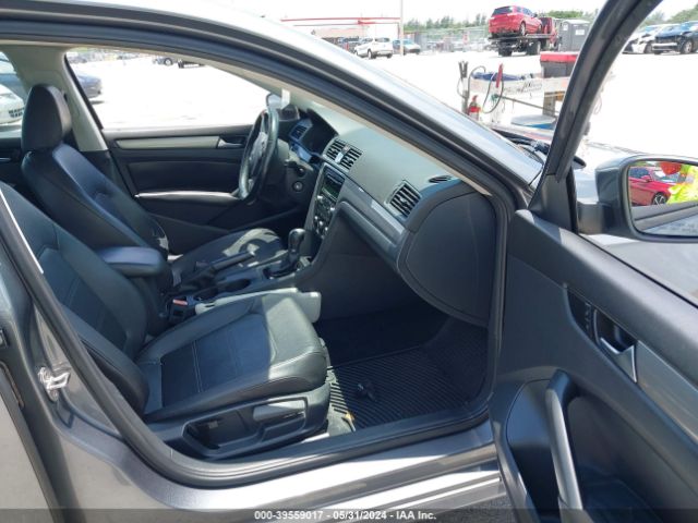 1VWAS7A35FC027618 Volkswagen Passat 1.8t Wolfsburg Edition